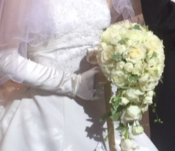 ブーケを持つ花嫁