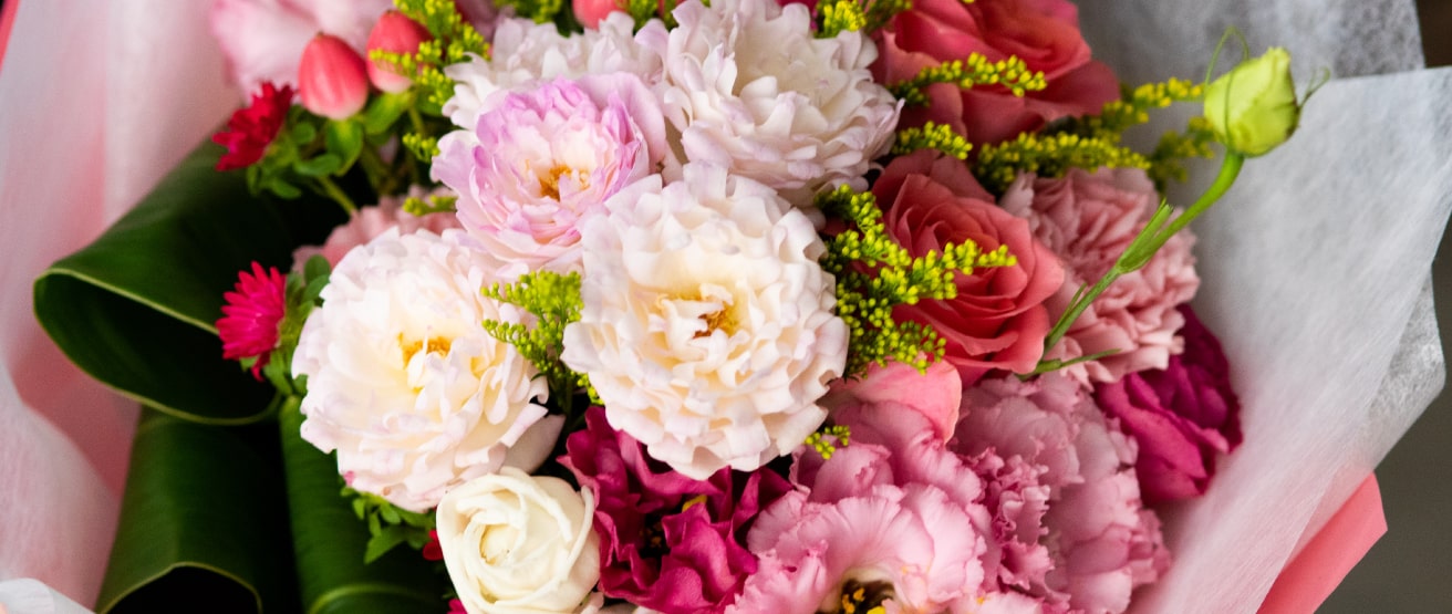 鮮やかな花束の写真